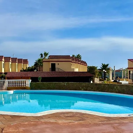 Premium - New Tropical Casa Oasis - Fast Wi-fi !! Swimming Pool !! Tv شقة