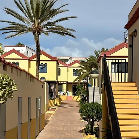 Premium - New Tropical Casa Oasis - Fast Wi-fi !! Swimming Pool !! Tv شقة كوستا كالما