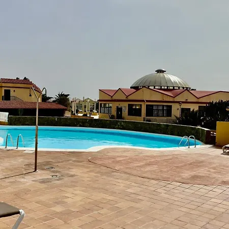 Premium - New Tropical Casa Oasis - Fast Wi-fi !! Swimming Pool !! Tv شقة *